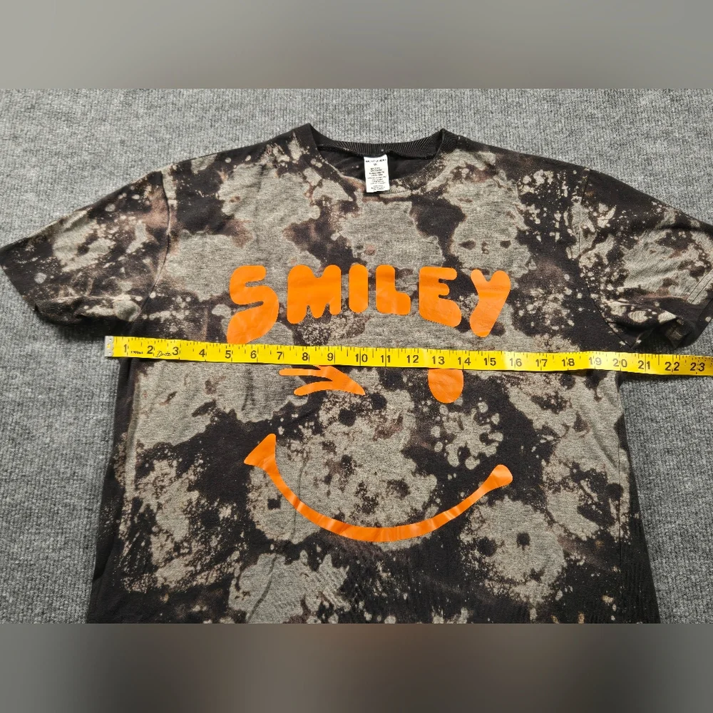 SMILEY Tie Dye Graphic  T-shirt M/L‎